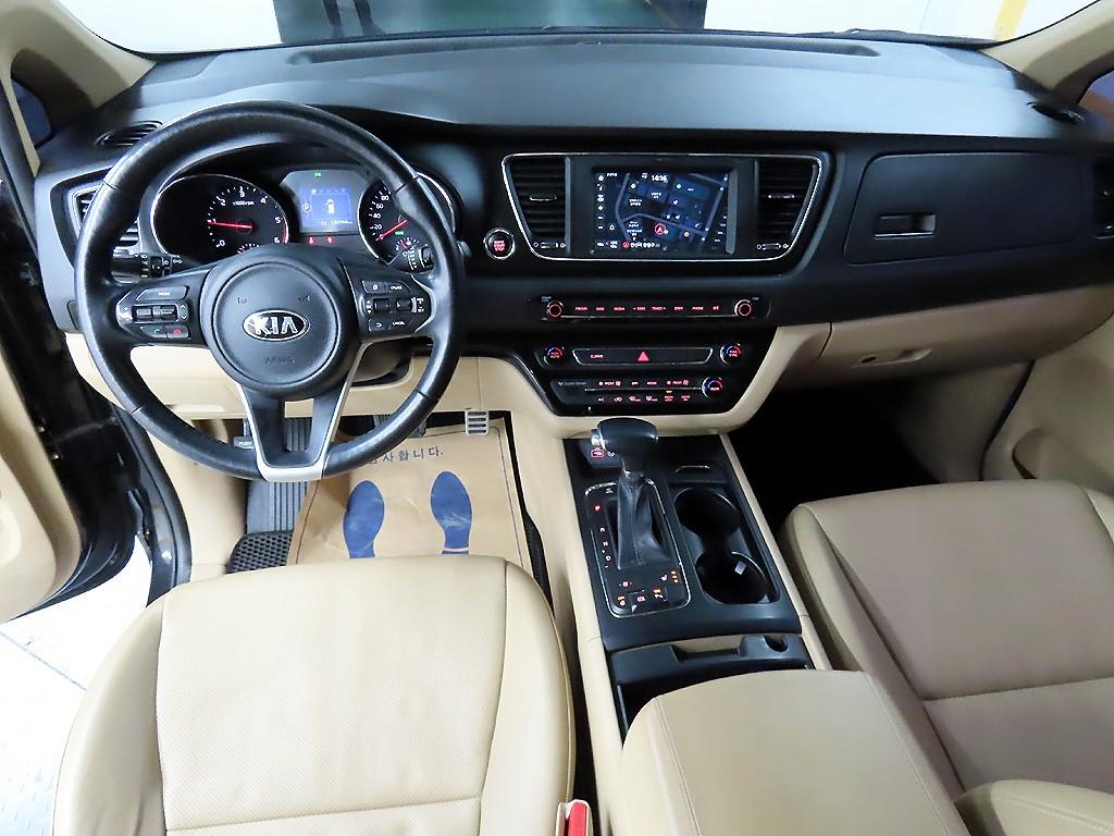 KIA Carnival - Vista 7