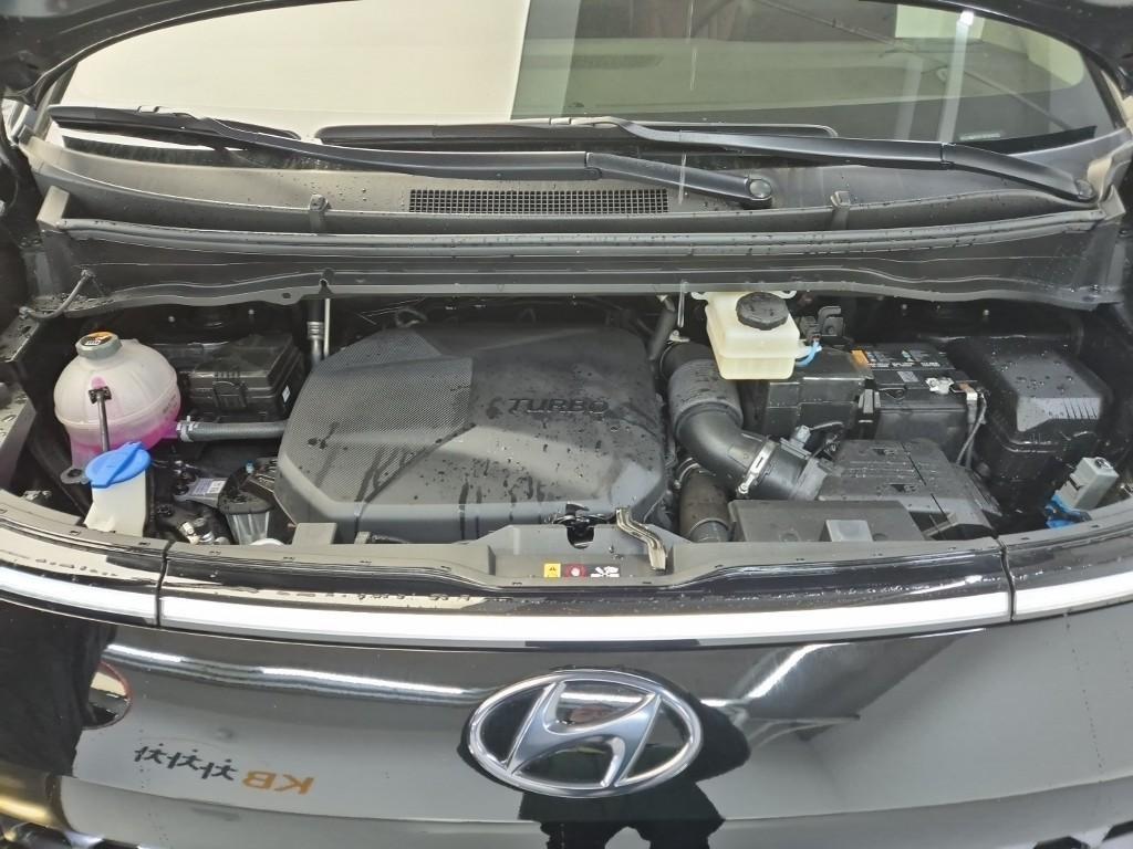 HYUNDAI Staria - Vista 5