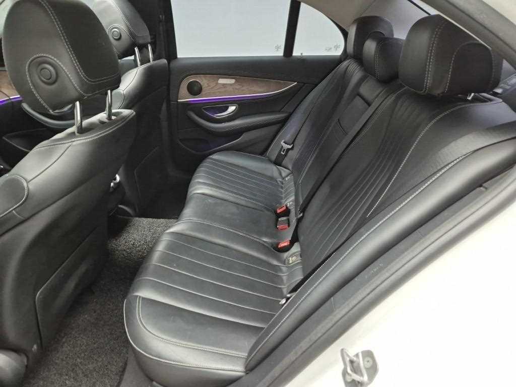 Mercedes Benz E class - Vista 12