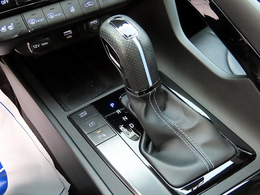 HYUNDAI Avante - Vista 10