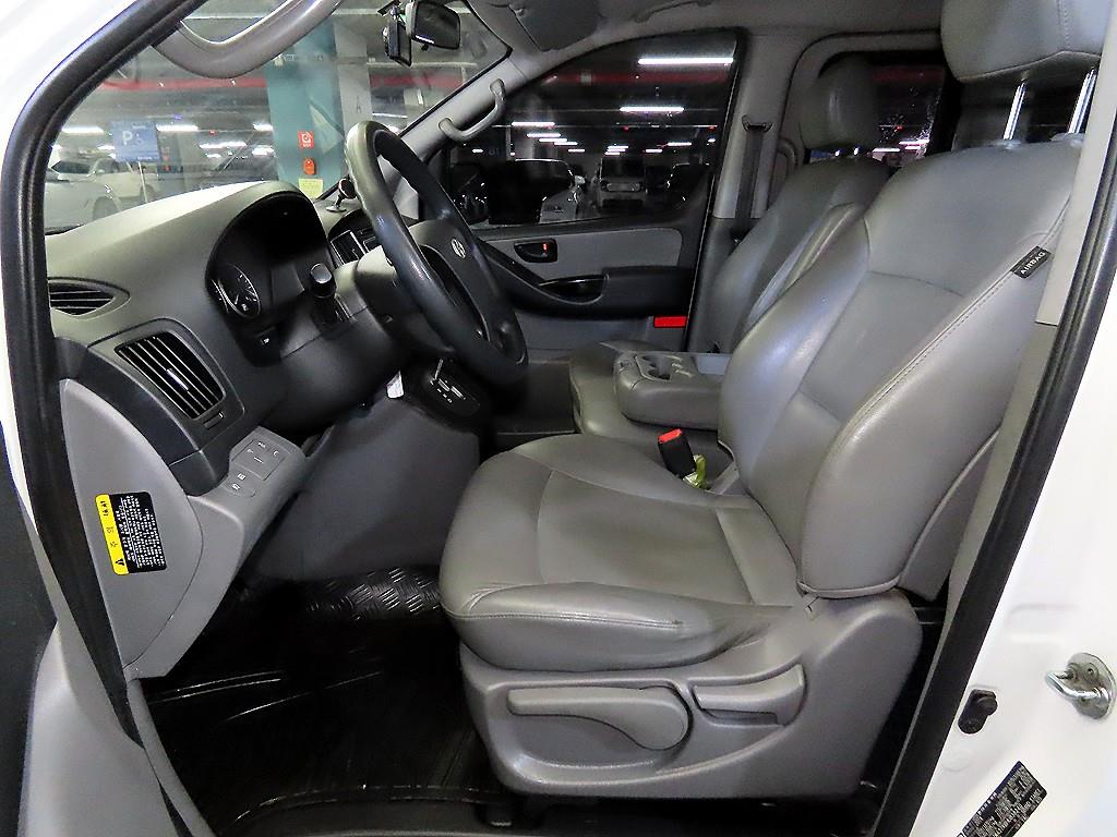 HYUNDAI Starex - Vista 6