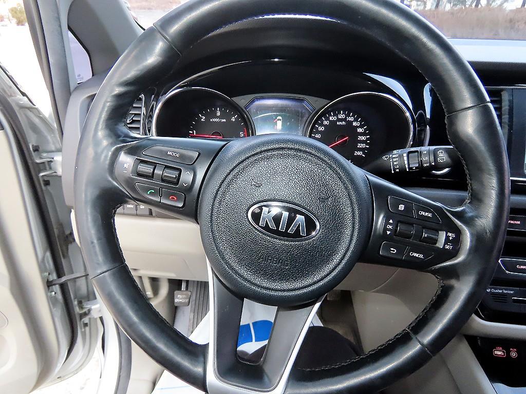 KIA Carnival - Vista 9