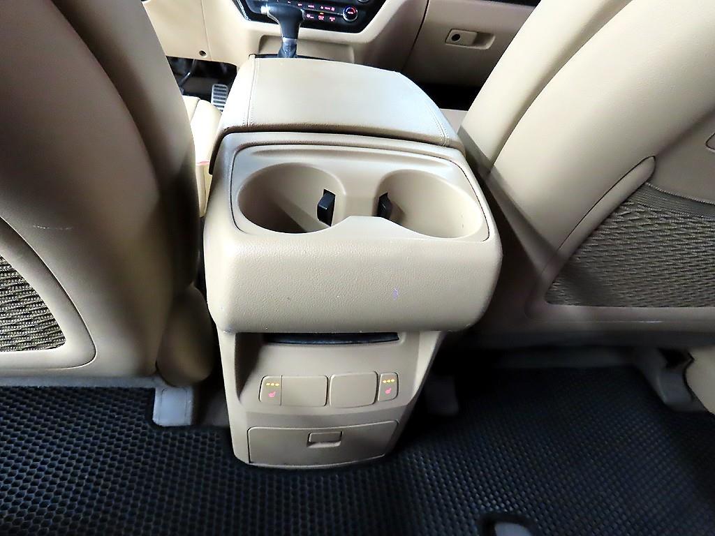 KIA Carnival - Vista 12