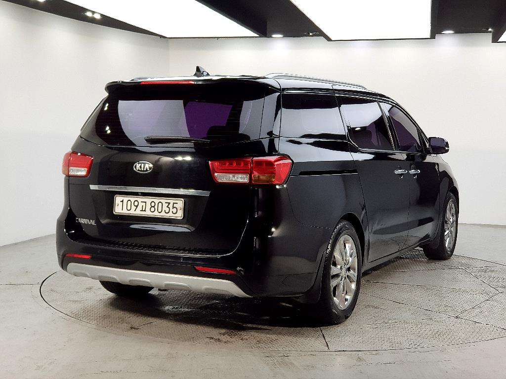 KIA Carnival - Vista 4