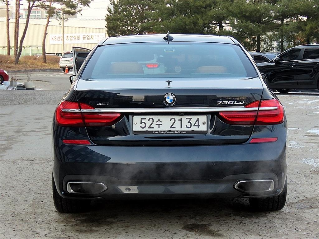 BMW 7 Series - Vista 4