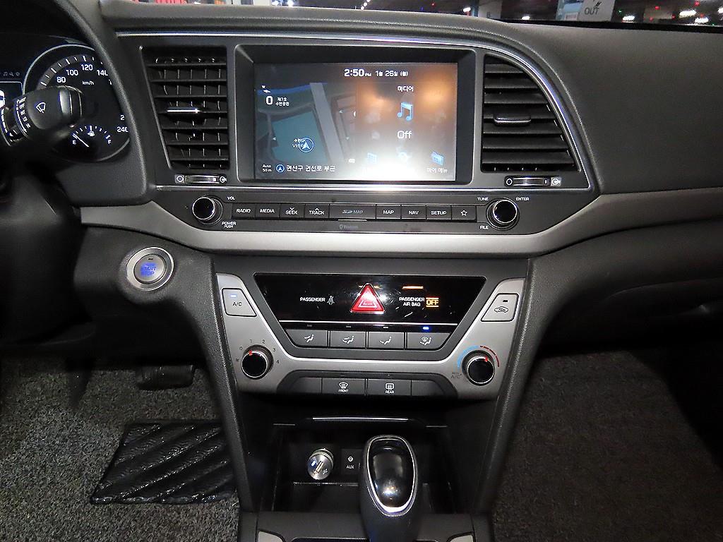 HYUNDAI Avante - Vista 11