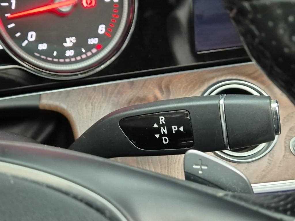 Mercedes Benz E class - Vista 8