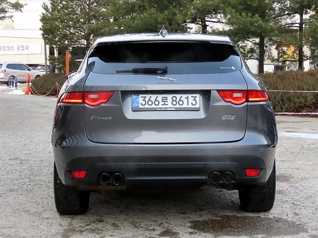 Jaguar F-PACE - Vista 4