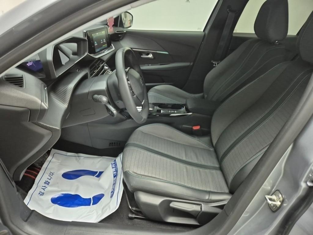 Peugeot 208 - Vista 11