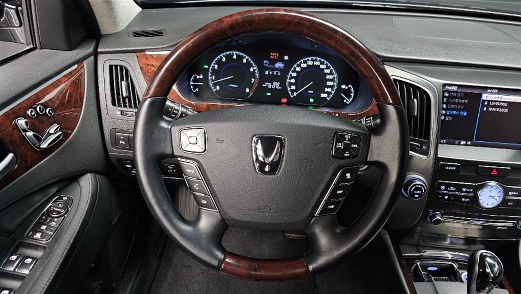 HYUNDAI Equus - Vista 12