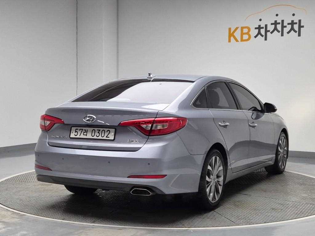 HYUNDAI Sonata - Vista 3