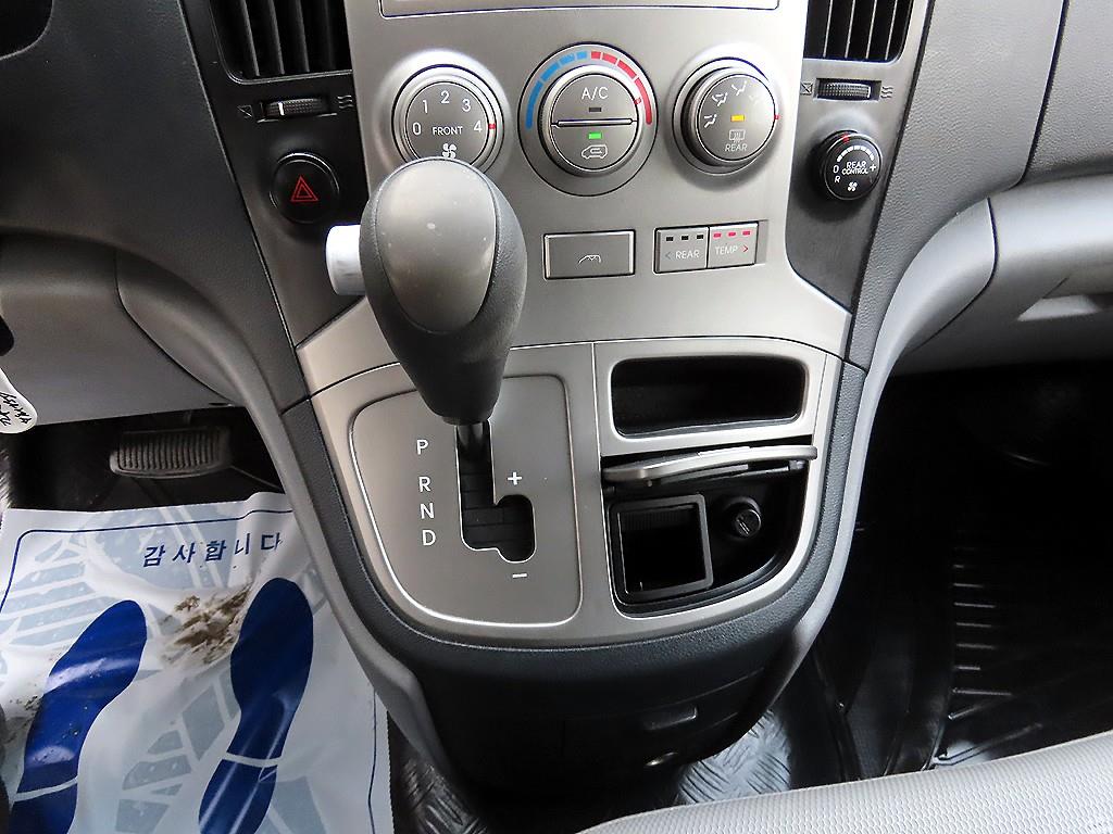 HYUNDAI Starex - Vista 11