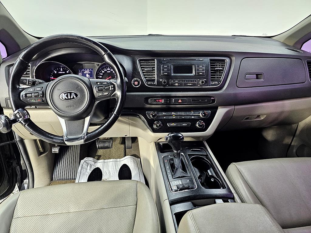 KIA Carnival - Vista 5