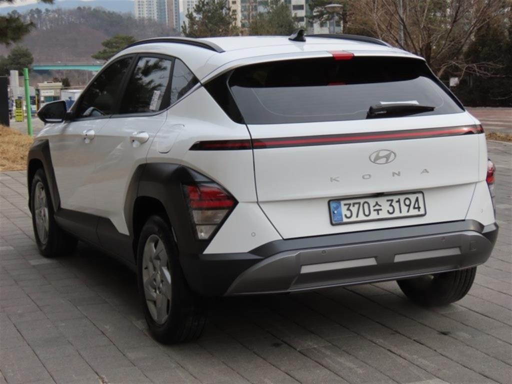 HYUNDAI Kona - Vista 7