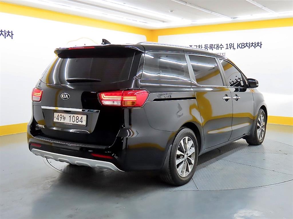 KIA Carnival - Vista 4