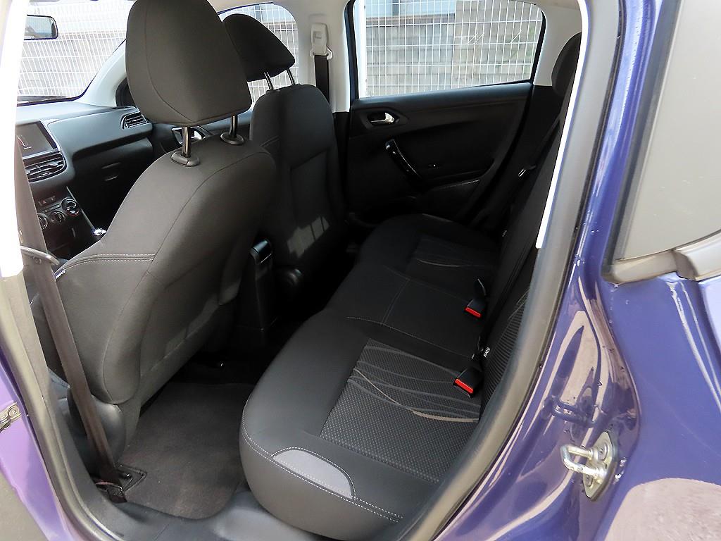 Peugeot 208 - Vista 6