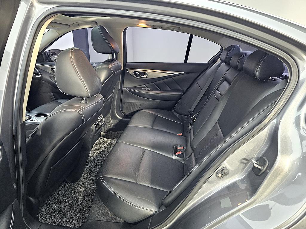 Infiniti Q - Vista 9
