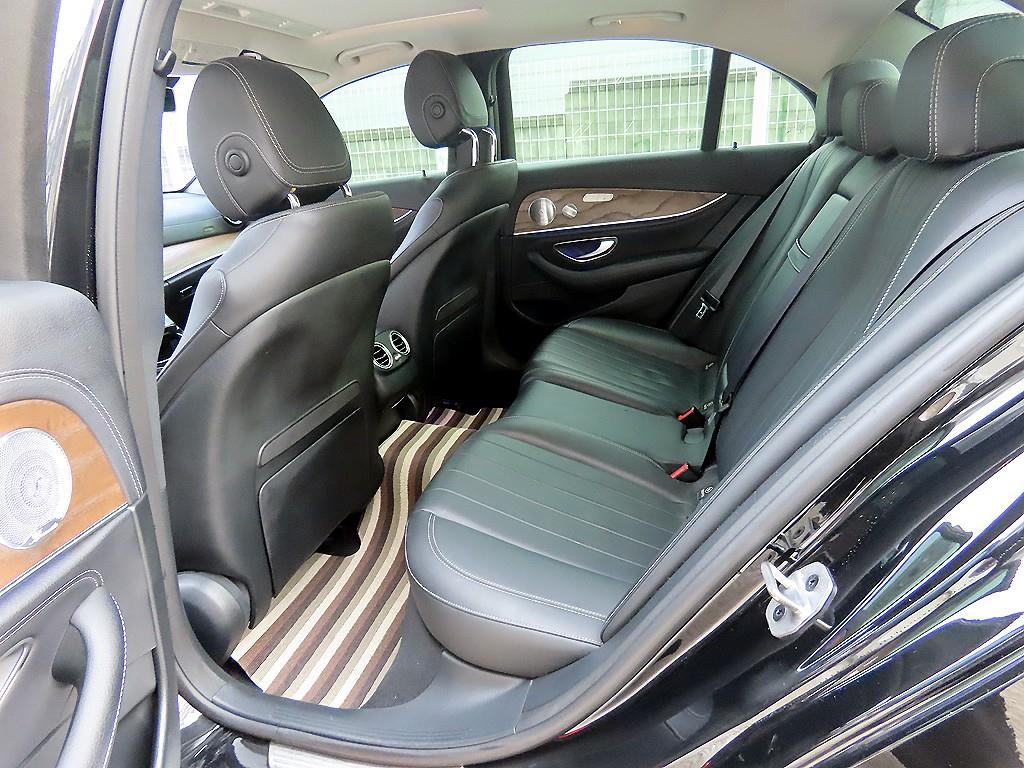 Mercedes Benz E class - Vista 6