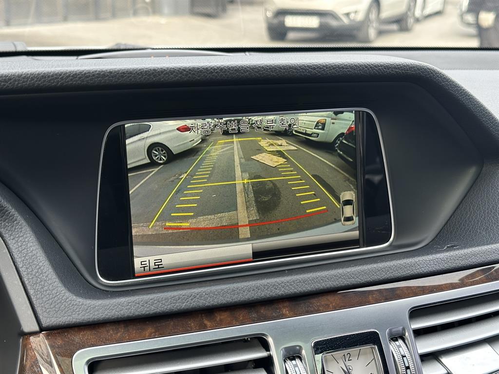 Mercedes Benz E class - Vista 12