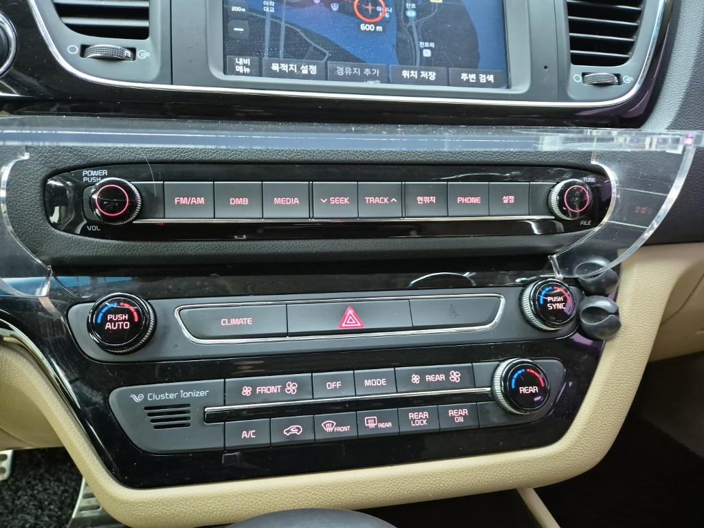 KIA Carnival - Vista 10