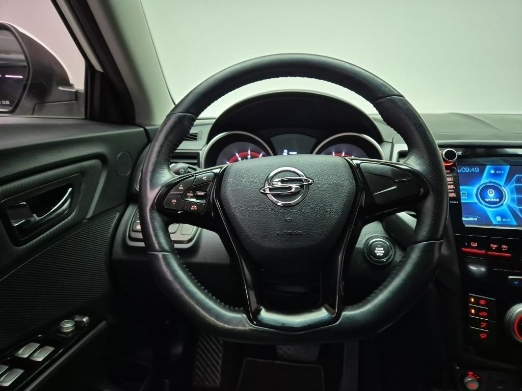 Ssangyong Tivoli - Vista 9