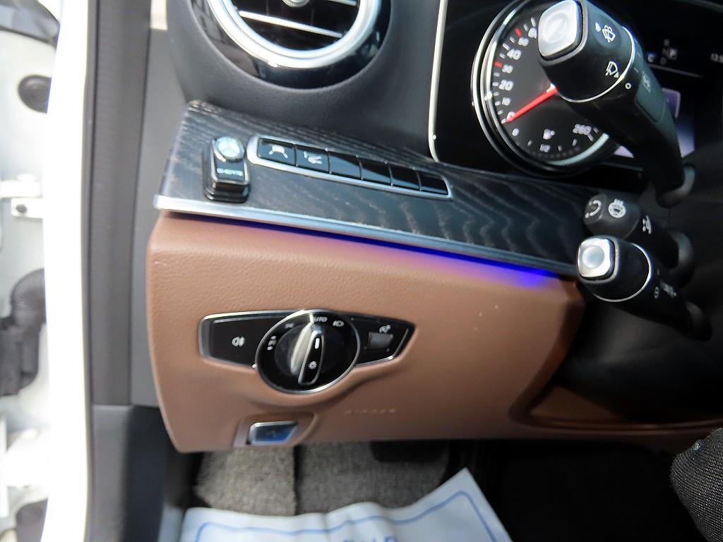 Mercedes Benz E class - Vista 12