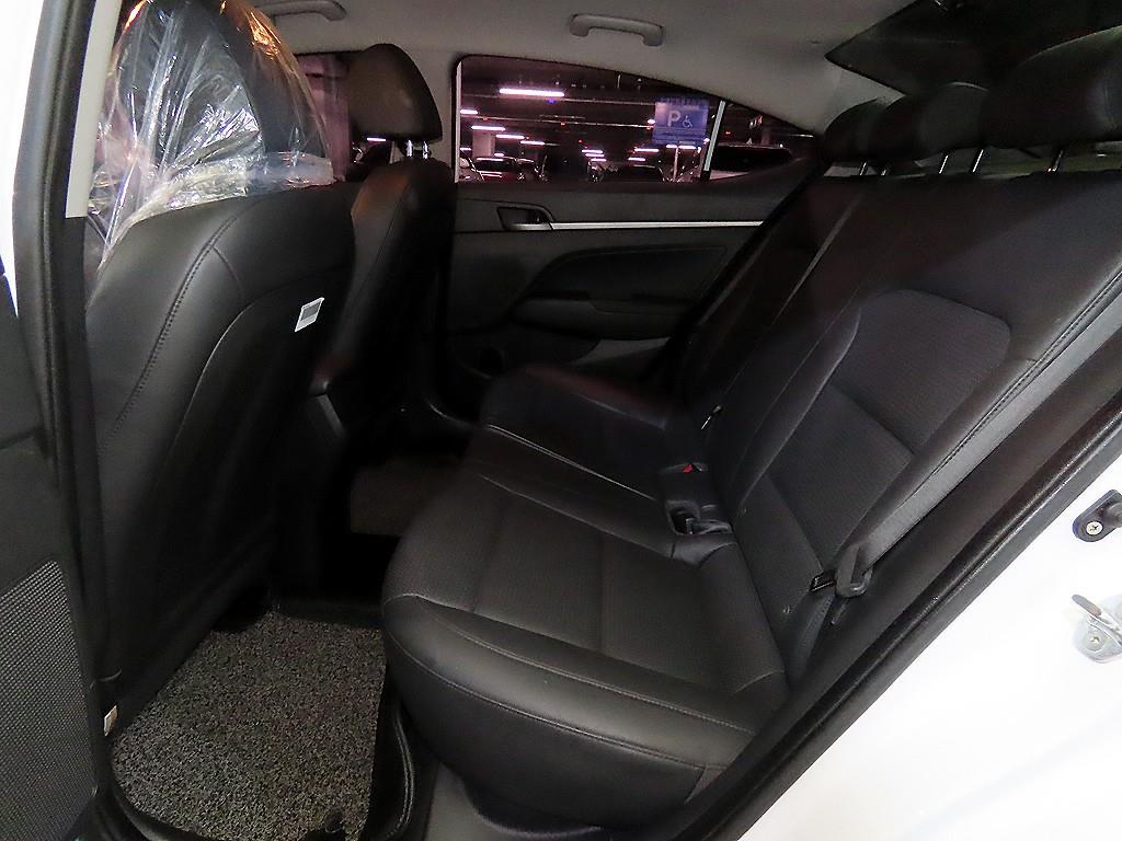 HYUNDAI Avante - Vista 7