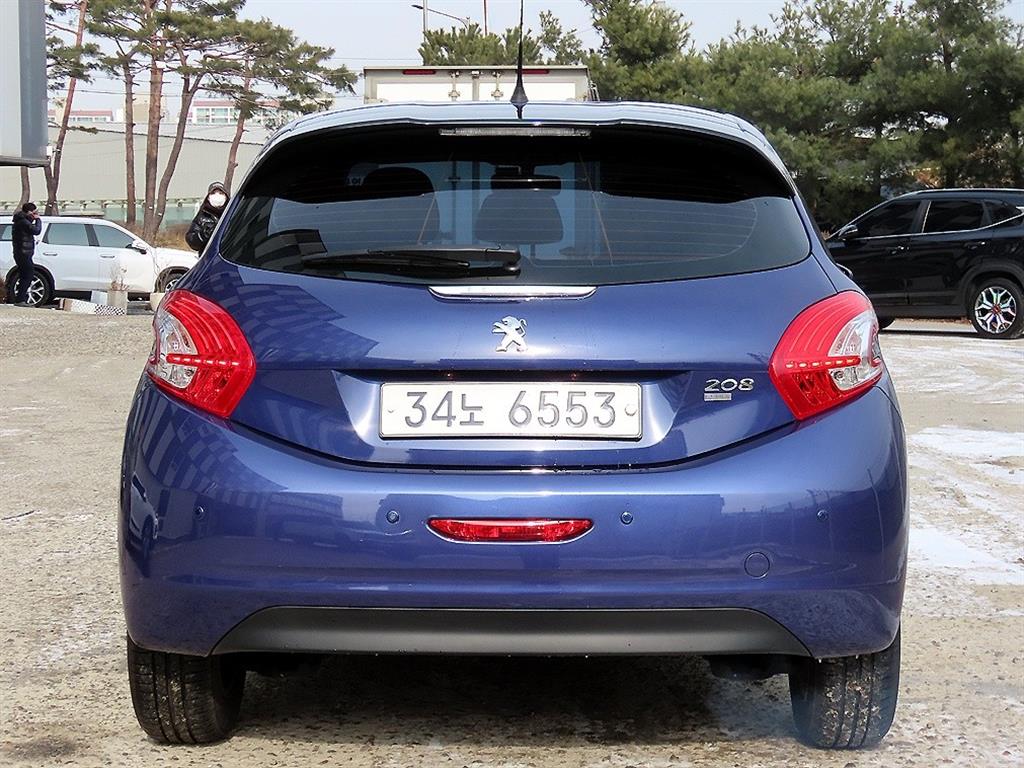Peugeot 208 - Vista 4