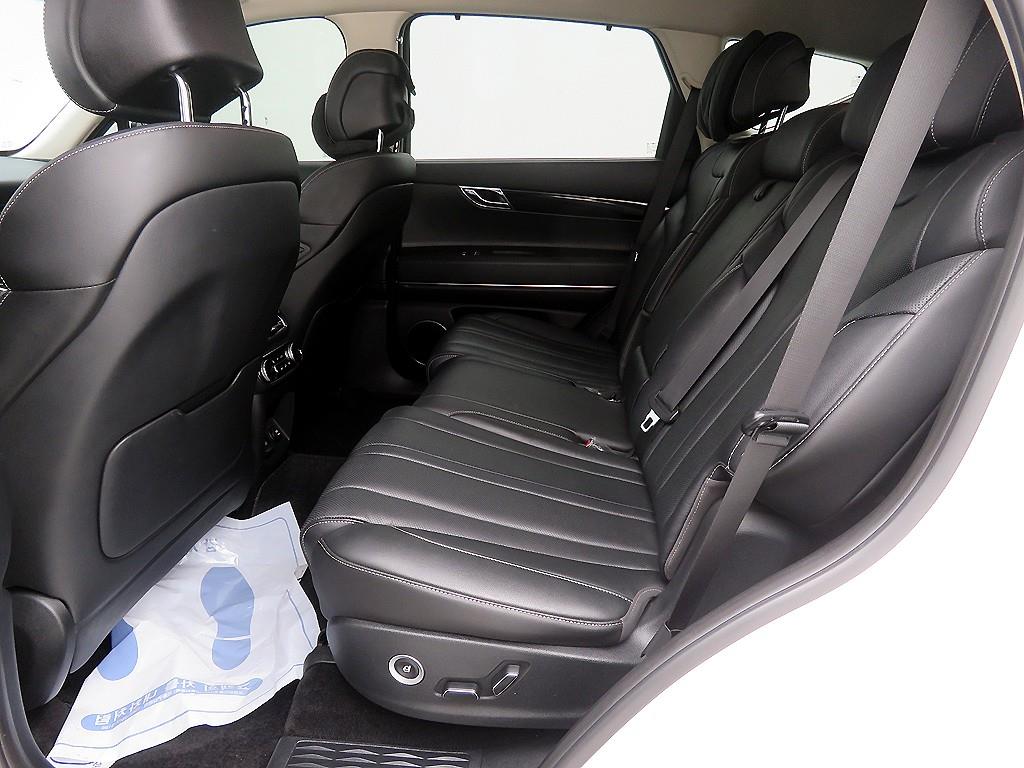 Genesis GV80 - Vista 8