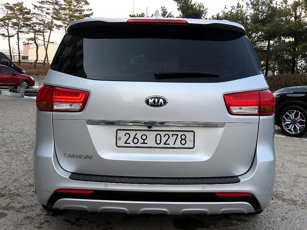 KIA Carnival - Vista 4