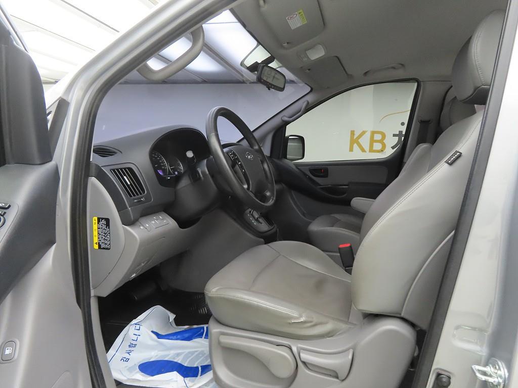 HYUNDAI Starex - Vista 5