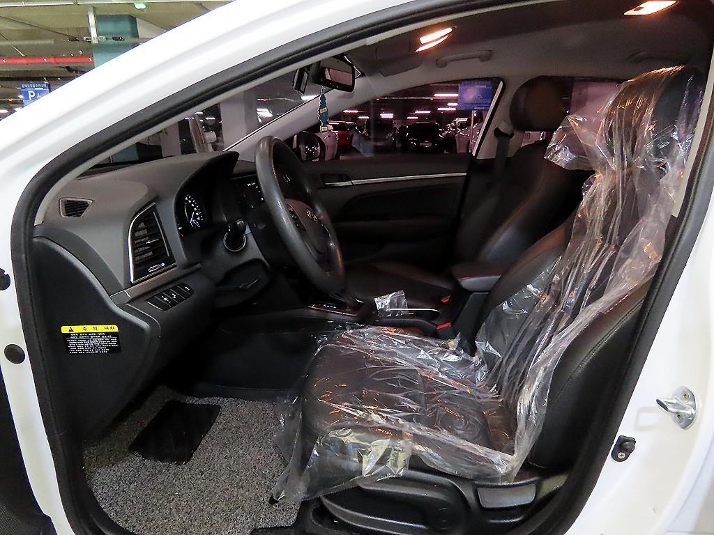 HYUNDAI Avante - Vista 6