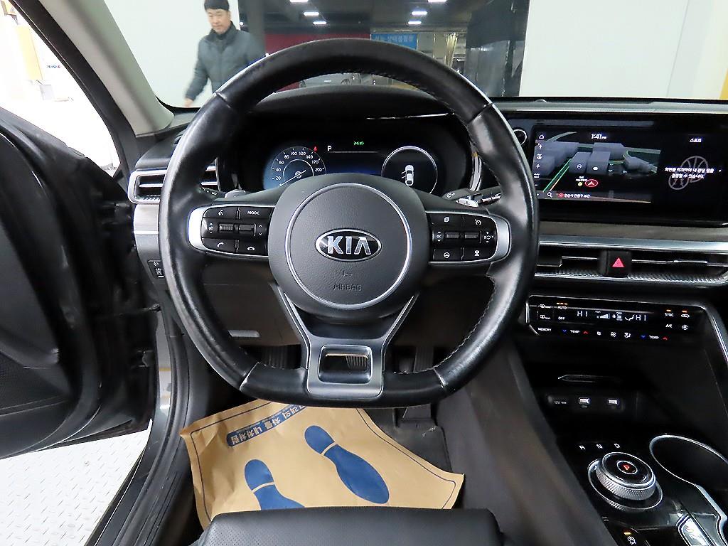 KIA K5 - Vista 9