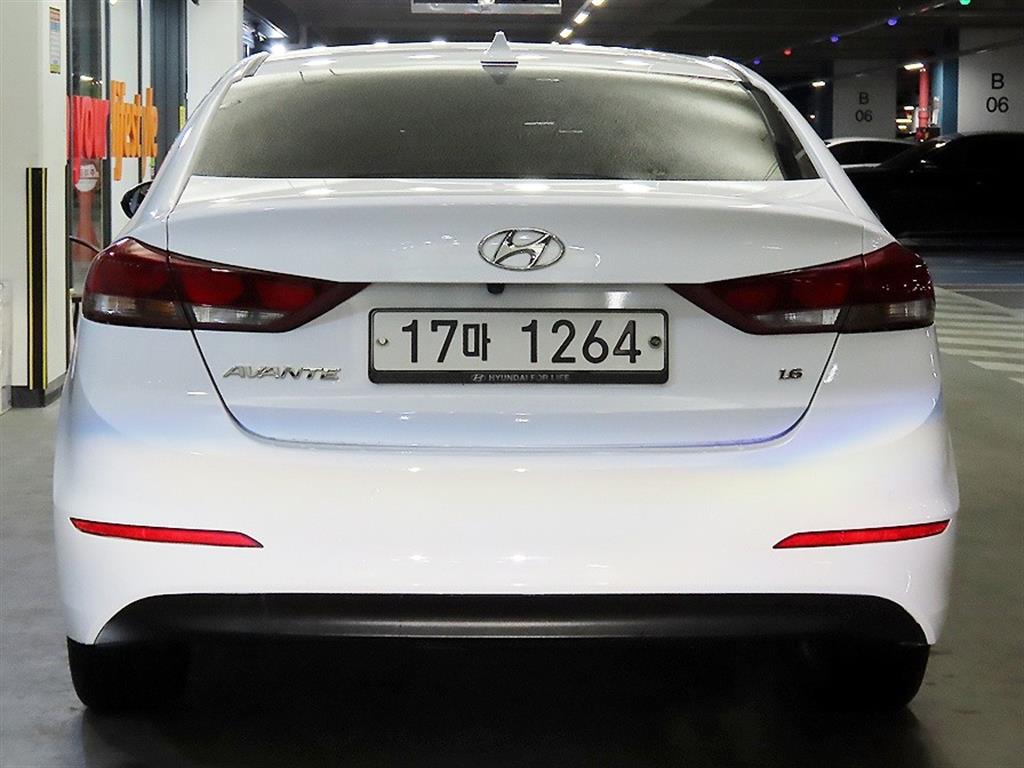 HYUNDAI Avante - Vista 5
