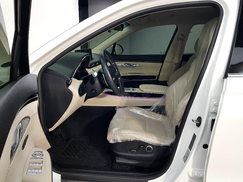 Genesis GV70 - Vista 8