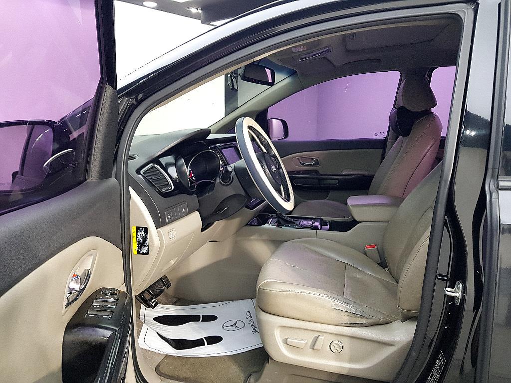 KIA Carnival - Vista 8