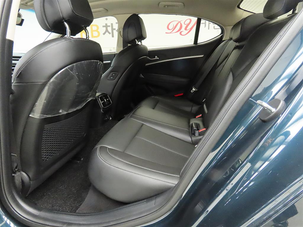 Genesis G70 - Vista 6