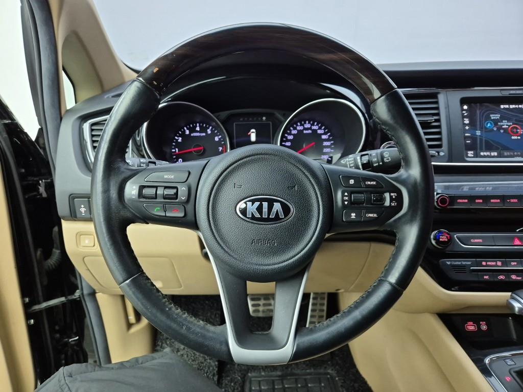KIA Carnival - Vista 9