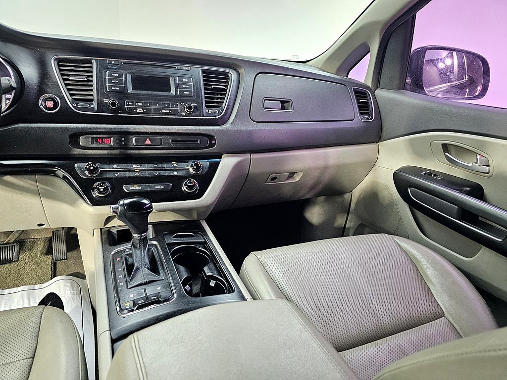 KIA Carnival - Vista 10