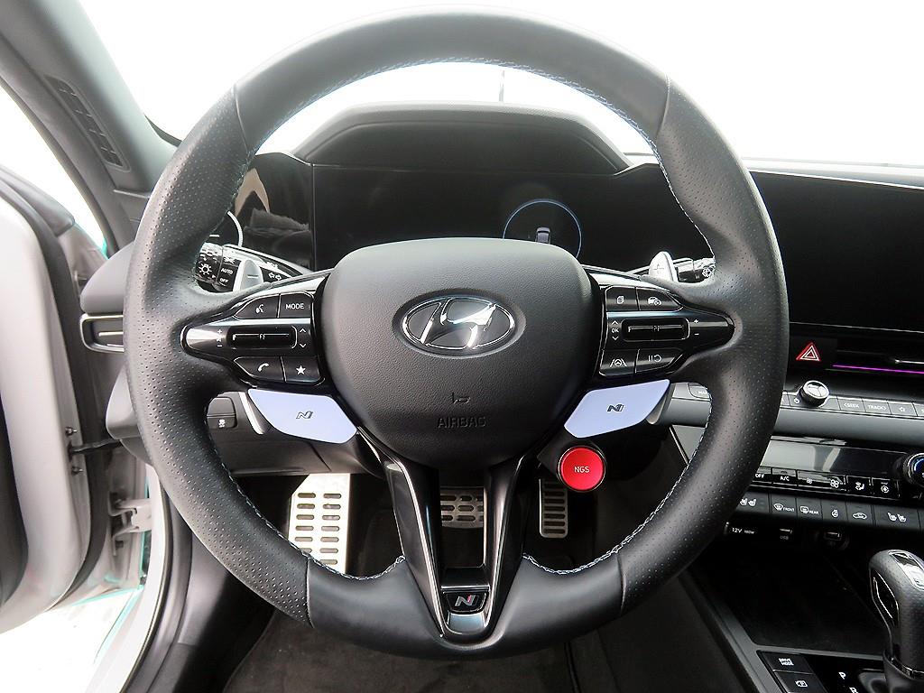 HYUNDAI Avante - Vista 10