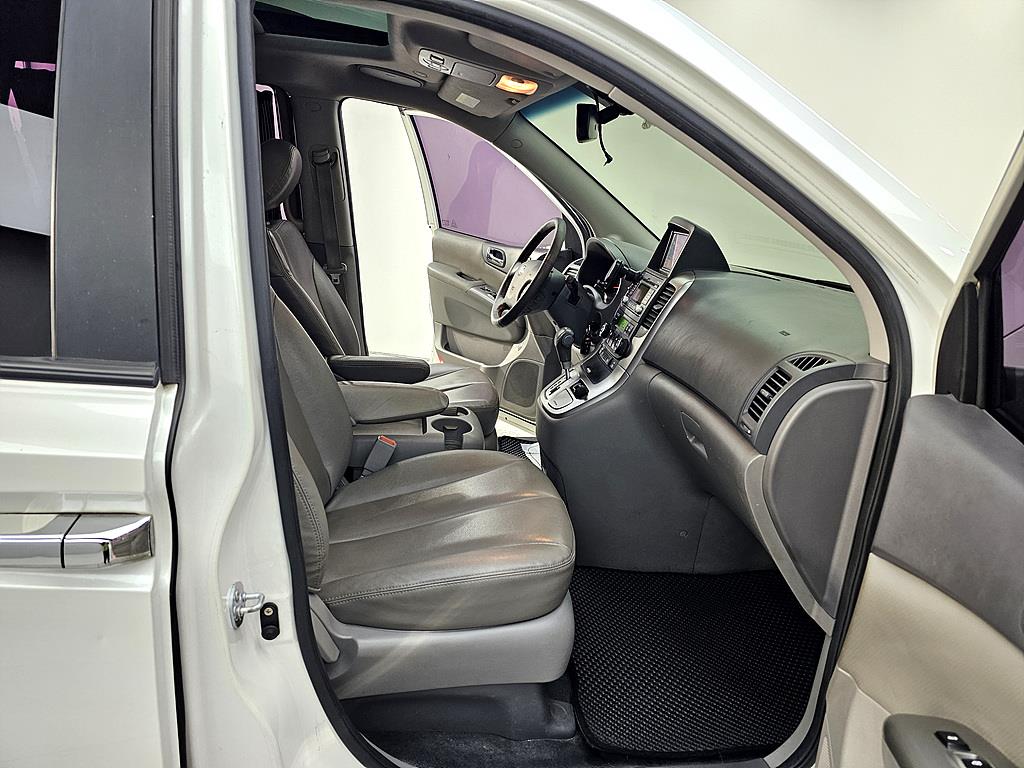 KIA Carnival - Vista 11