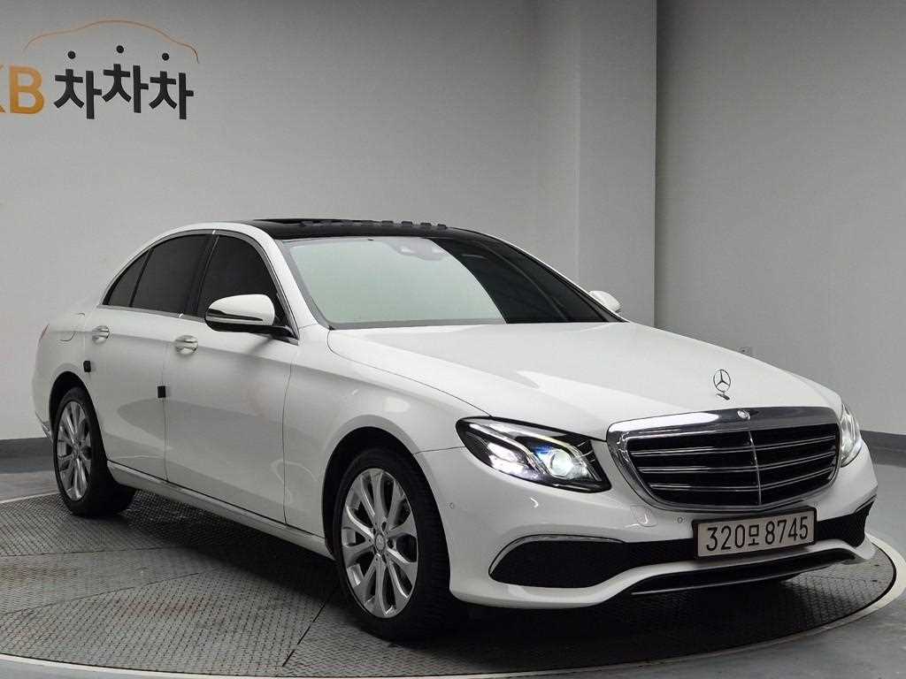 Mercedes Benz E class - Vista 4