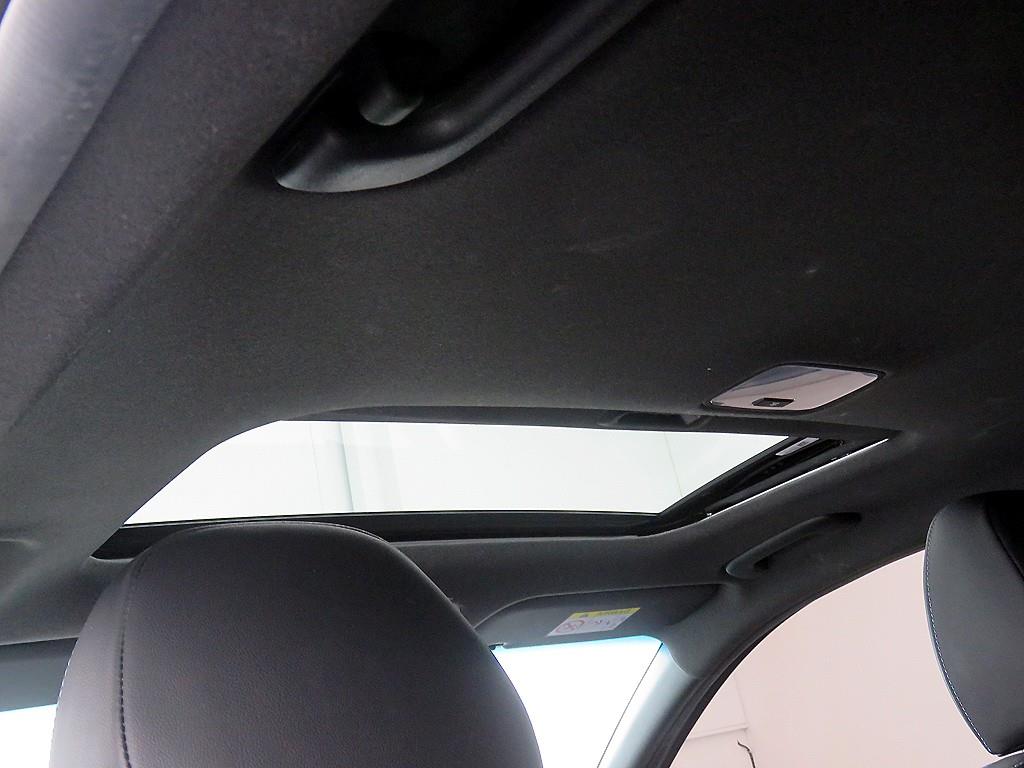 HYUNDAI Avante - Vista 9