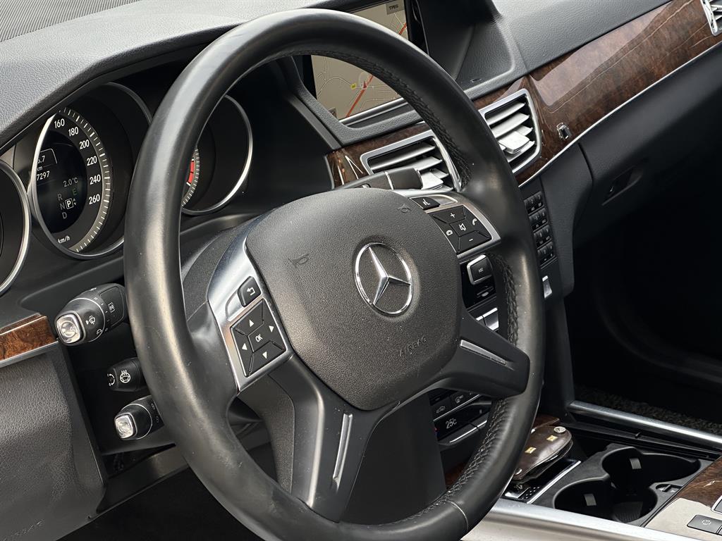 Mercedes Benz E class - Vista 9