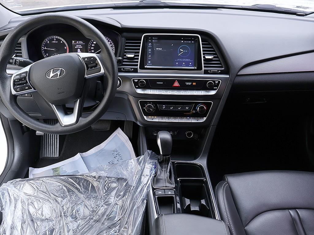 HYUNDAI Sonata - Vista 9