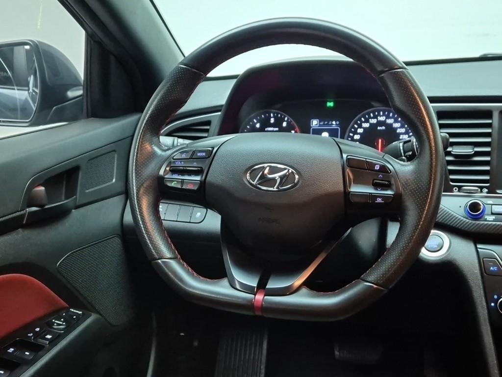 HYUNDAI Avante - Vista 8