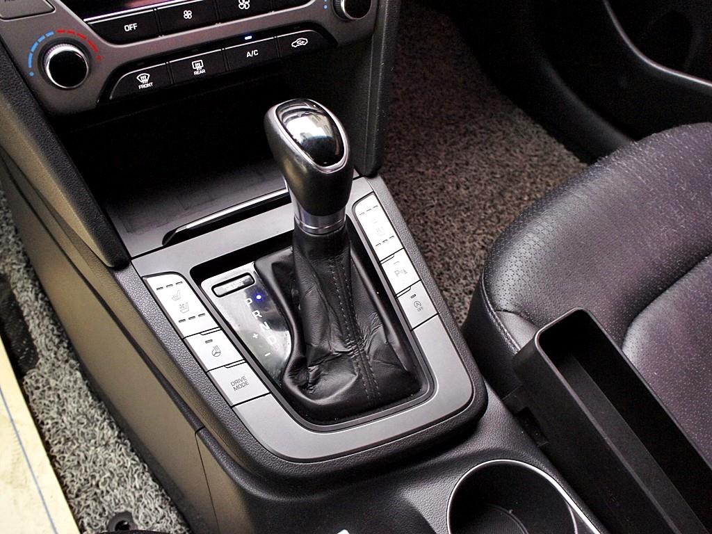 HYUNDAI Avante 2016 Negro - Importación desde Corea - HF Imports Iquique - Foto 11