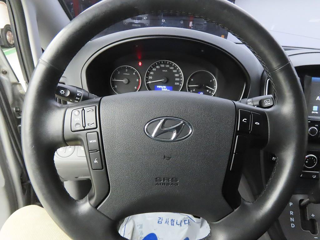 HYUNDAI Starex - Vista 8