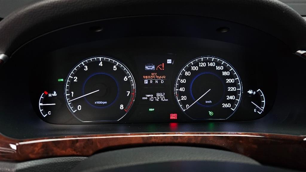 HYUNDAI Equus - Vista 7