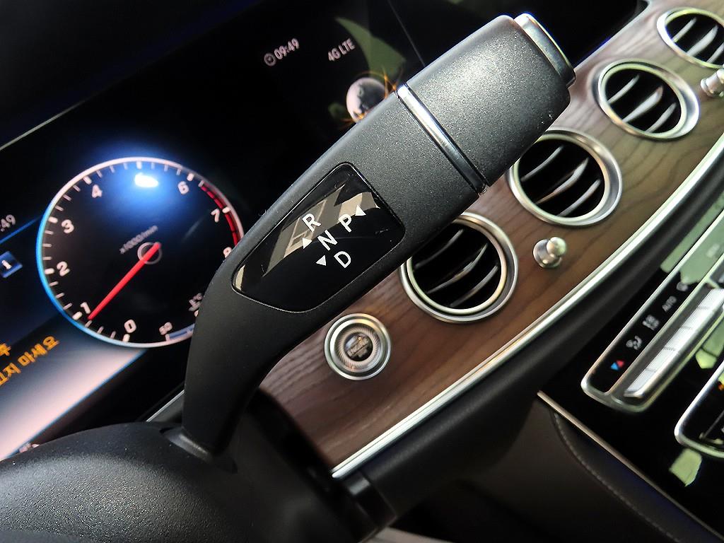 Mercedes Benz E class - Vista 10